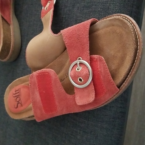 Sofft brooklyn suede sandal for women size 8M in coral. - Picture 4 of 7
